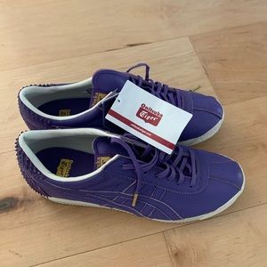 NWT unisex onitsuka tigers